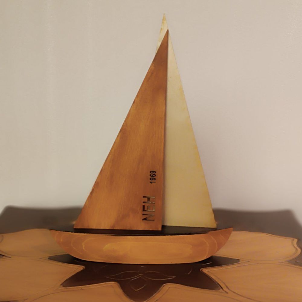 قایق چوبی و دست ساز تفریحی و بادبانی کلاسیک مدل 1969