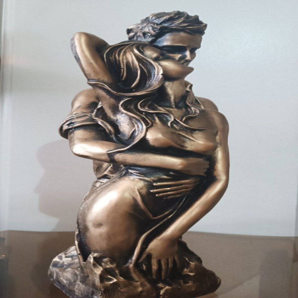 مجسمه زیبای عاشقانه ها