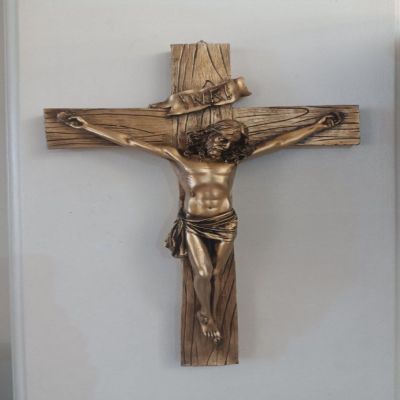 مجسمه حضرت عیسی مسیح بر روی صلیب